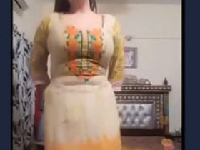 Watch a sexy Pakistani girl show off her moves in a dance video