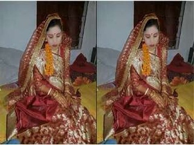 Cheating Indian wife flaunts her body for lover