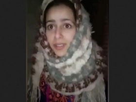 Desi girl in hijab gets naughty