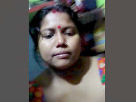 Indian woman flaunts her breasts and pussy on camera