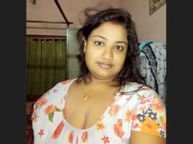 Bhabhi with big beautiful boobs takes a shower
