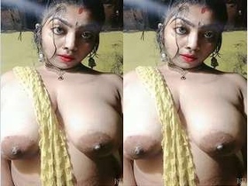 Desi wife flaunts her naked body in a steamy video