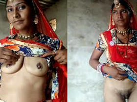 Rajasthani wife reveals her intimate parts to her boyfriend