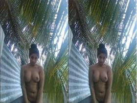 Lankan beauty flaunts her naked body and bathes in the sun