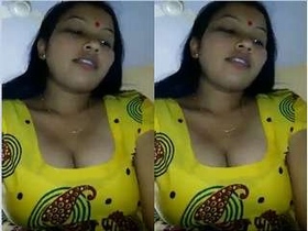 Indian wife gives a blowjob and finishes the job