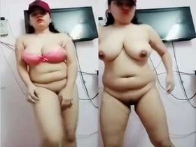 Randi Bhabhi's seductive dance and strip tease