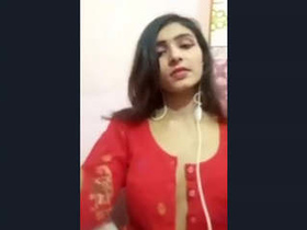Desi girl records her boyfriend's surprise for Valentine's Day