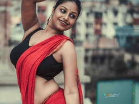 Madhusuparna Roy's tantalizing tease and passionate display