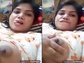 Bangladeshi housewife flaunts her large breasts during video call