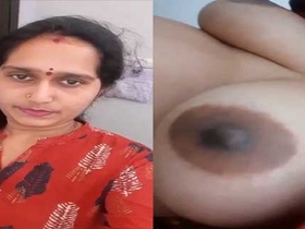Dehati's wife masturbates in front of her lover in the bathroom