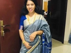Aunty in desi outfit gets naked and shows off her body