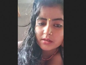 Watch Shobha ji's hot bhabhi in a private tango video call