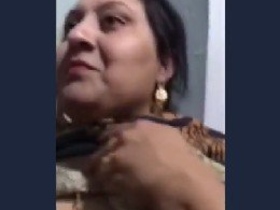 Mature Pakistani bhabhi gets pleasured by Suprhoot Maduro in this hot video