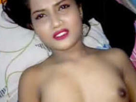 Desi teen's tight pussy gets penetrated in steamy video