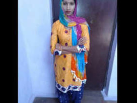 Bhabhi gets fucked by husband's friend at home when he's away