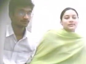 Bhabhi's Cyber Cafe Adventure: Fauzia's Xnxx Video