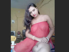 Village bhabi Sopna's revealing cam show