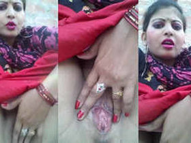Aroused Indian woman reveals her intimate desires