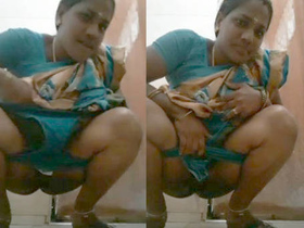 Desi aunt enjoys peeing in front of the camera