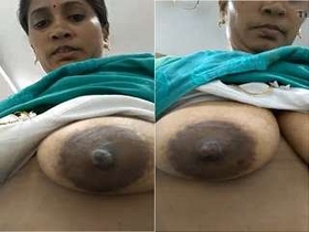 Busty Telugu bhabhi flaunts her curves in a seductive manner