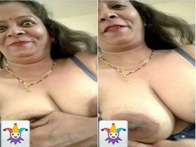 Horny Desi bhabi flaunts her breasts in a steamy video