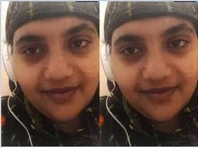 Bhabhi flaunts her body on video call