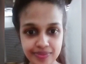 Mallu girl from Kottayam flaunts her naked body in selfies