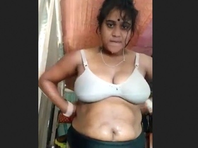 A dissatisfied wife seduces a water tanker driver