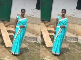 Desi bhabhi from village records her masturbation for her lover