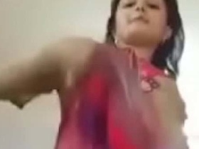 Cute Indian girl shares nude selfies online