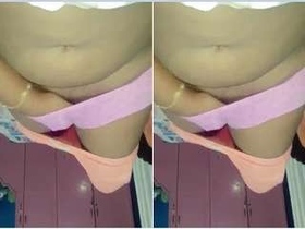 Watch a sexy Desi bhabhi pleasure herself with her fingers