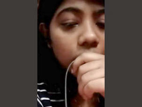 Indian beauty reveals her breasts during a video chat