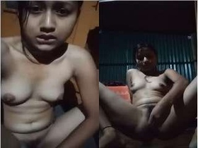Beautiful Indian girl gives a sensual finger job