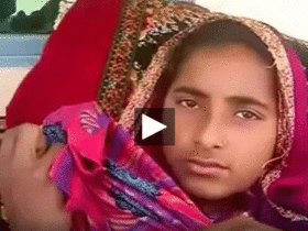 Desi teen unveils her body to a stranger in village