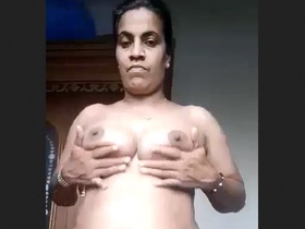 Chubby Indian auntie misbehaves on film