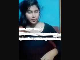 A stunning Bengali beauty reveals her curves and entices with her tightness