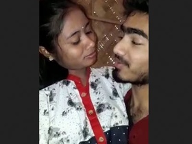 Couple's outdoor dining date turns intimate