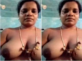 Desi mallu bhabhi takes a bath in the bathtub