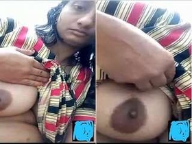 Desi hottie flaunts her big tits in a video call