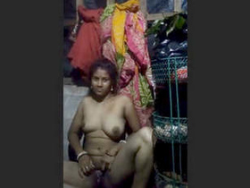 Rustic bhabhi flaunts her naked body in a video