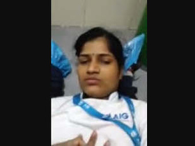 Office worker has sex with her boss during break