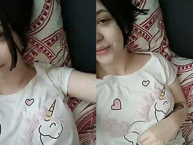 Indian girl indulges in solo play with selfie camera