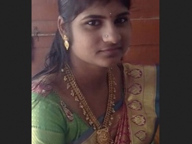 Tamil wife reveals her body in explicit video