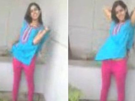 Indian woman reveals her body to her boyfriend