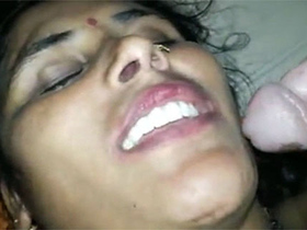 Village bhabhi from India gives a blowjob in Hindi
