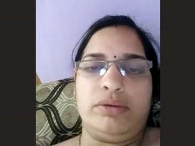 Horny Indian bhabhi satisfies her cravings