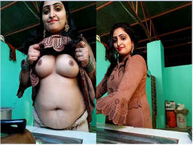 Amateur Bhabhi flaunts her big boobs and juicy ass in exclusive video