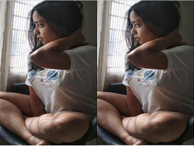 Exclusive video of a sexy Indian girl giving a blowjob and showing her nude body