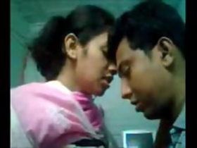 Sri Lankan teen and SG in a steamy video