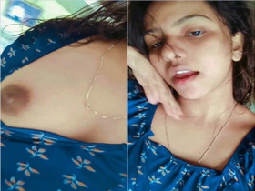 Cute Indian amateur reveals her natural boobs